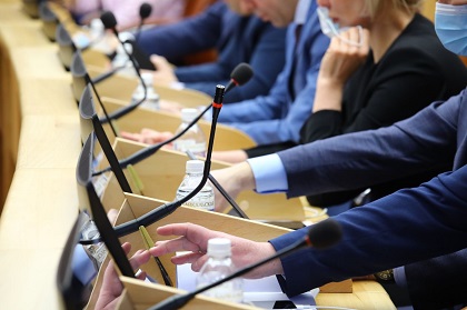 Ускоряющий распределение субсидий муниципальном образованиям законопроект принят на сессии Законодательного Собрания